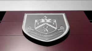 Бърнли тегли милиони, за да си оправи финансите