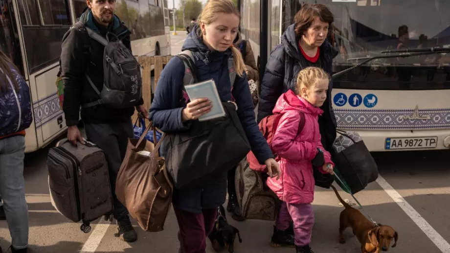 Великобритания и Полша ще строят две нови села в Украйна за останалите без дом