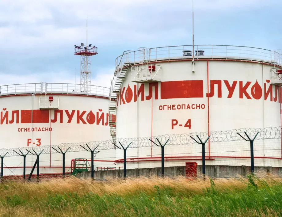 Поема ли България управлението на "Лукойл Нефтохим": Говори икономическият министър