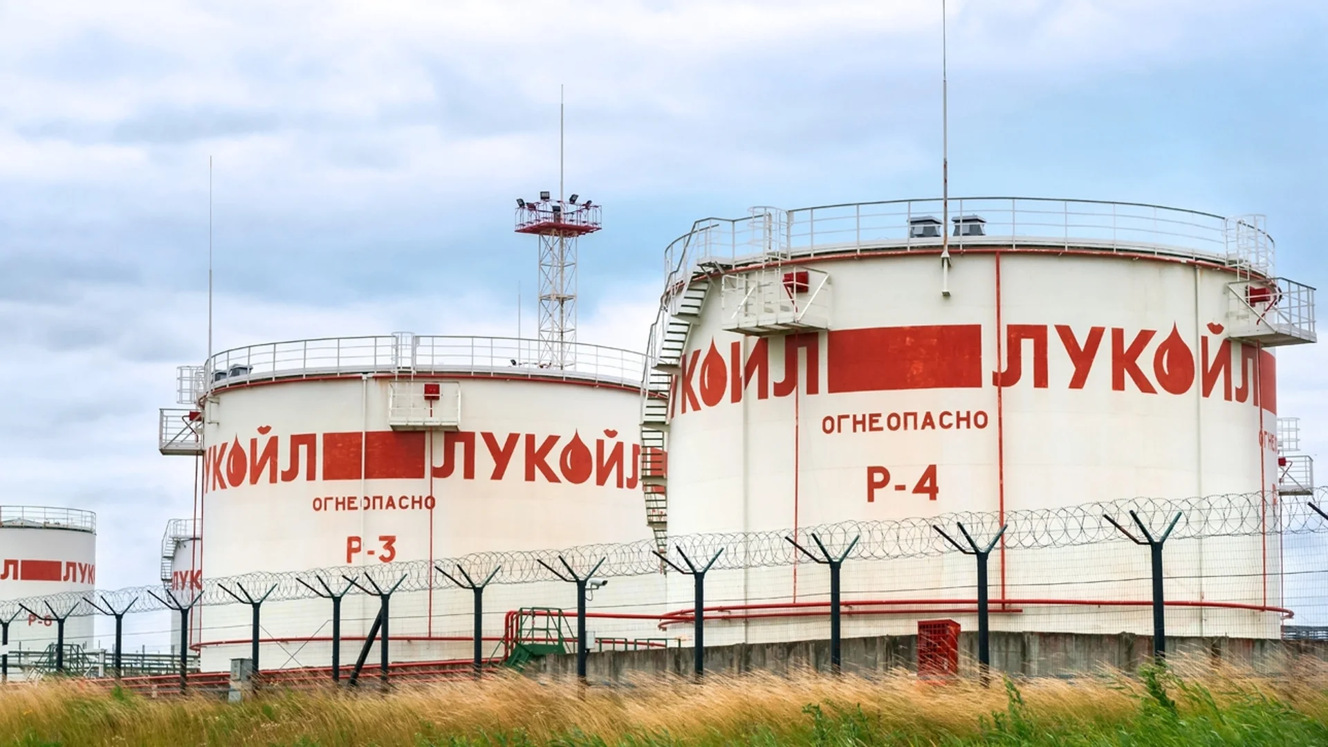 След дерогацията на "Лукойл": Българската петролна и газова асоциация уверява, че няма да има шоково поскъпване на горивата