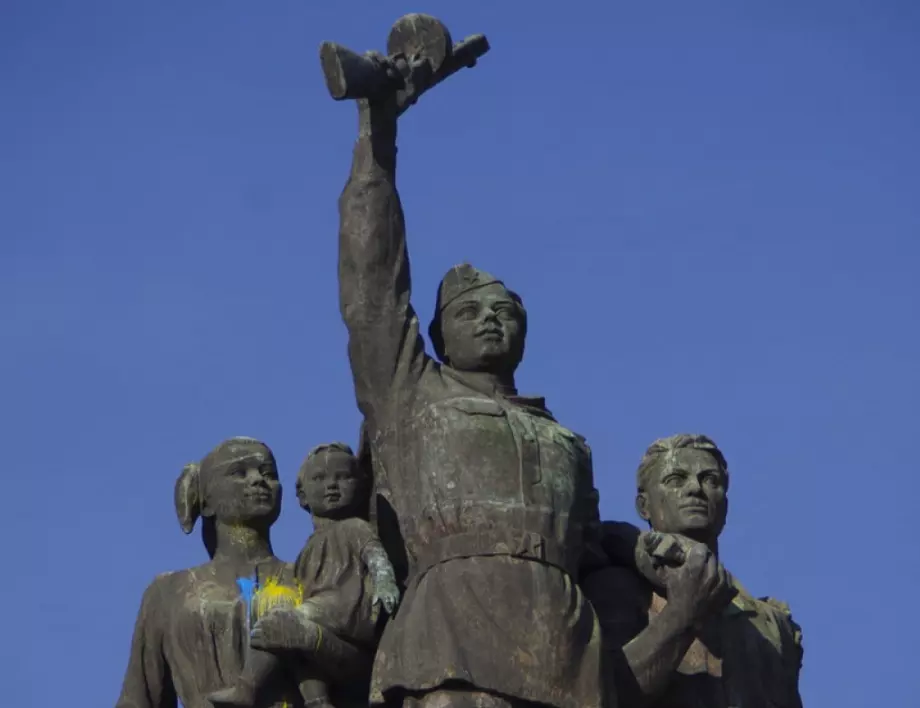 Какво прикрива крясъкът около Паметника на Съветската армия