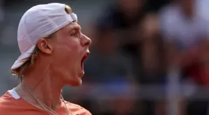 "Я млъквайте!": Денис Шаповалов избухна срещу феновете в Рим (ВИДЕО)