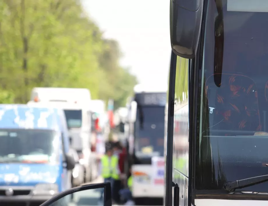Опашки от украински камиони и на словашката граница, Братислава ги проверява