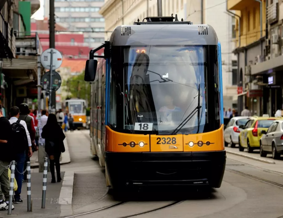 Пуснаха нископодови трамваи по още три линии в София