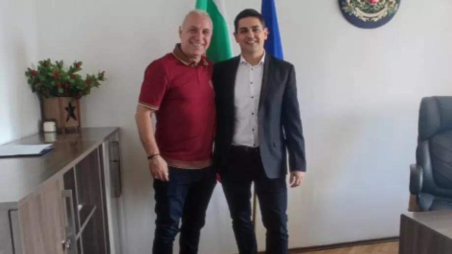 Христо Стоичков се срещна с министъра на спорта Радостин Василев
