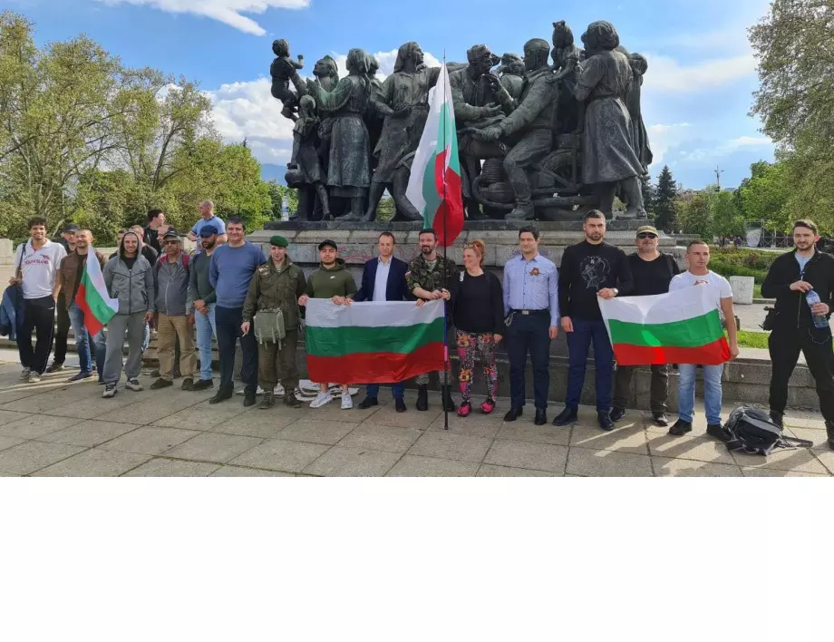 От партия "МИР" призовават прокуратурата да се самосезира за хвърлянето на боя върху Паметника на съветската армия