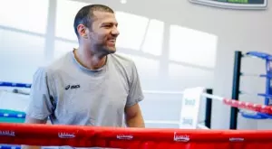 {{ otherArticle[0].article.title }}