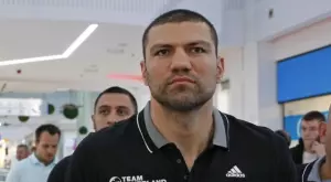 {{ otherArticle[0].article.title }}