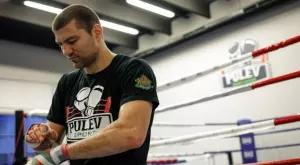 {{ otherArticle[0].article.title }}