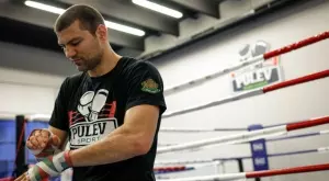 {{ otherArticle[0].article.title }}