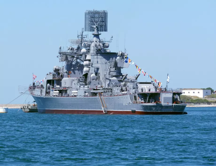 Гиркин препредава: Корабът "Иван Хурс" е ударен от два дрона, сериозно повреден е