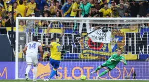 {{ otherArticle[0].article.title }}