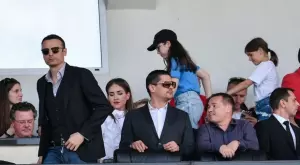 {{ otherArticle[0].article.title }}