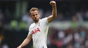 Тотнъм се измъчи, но гол от дузпа остави жива мечтата за Шампионска лига