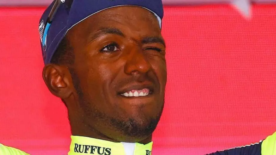 Африканец триумфира за пръв път в "Джирото" и отпадна след нелеп инцидент с шампанско