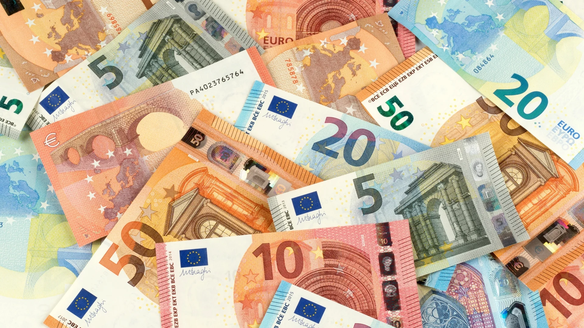 Еврото е все по-близо до психологическа граница спрямо долара
