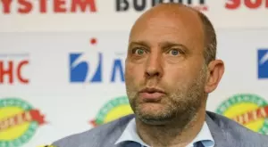 Лют скандал между известен фен на Левски и Тити Папазов заради подадена жалба