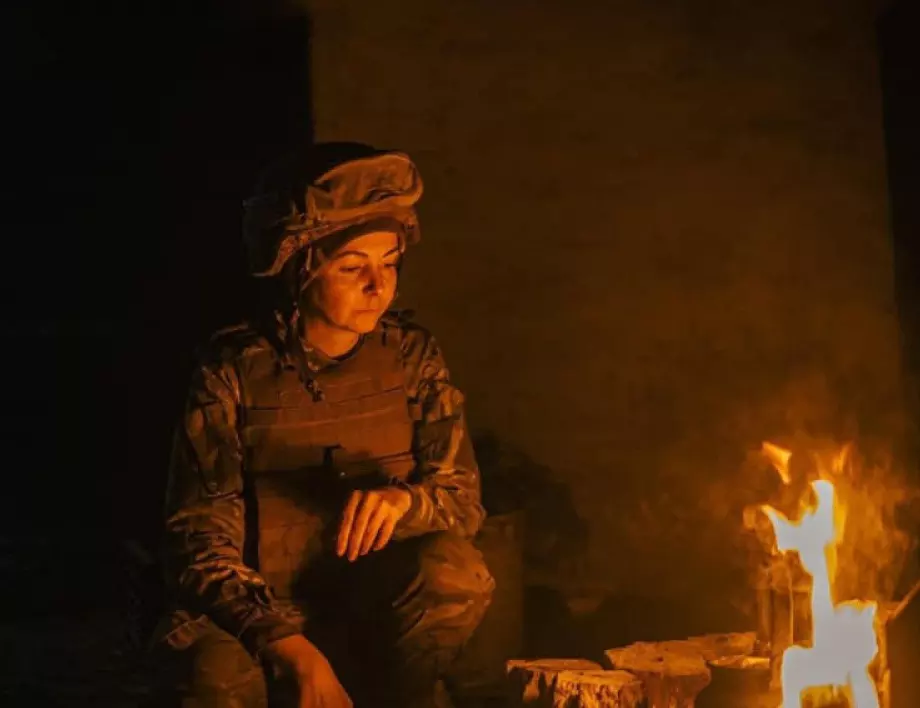 История, достойна за филм: Как на бойците в „Азовстал“ е доставяна помощ с хеликоптери