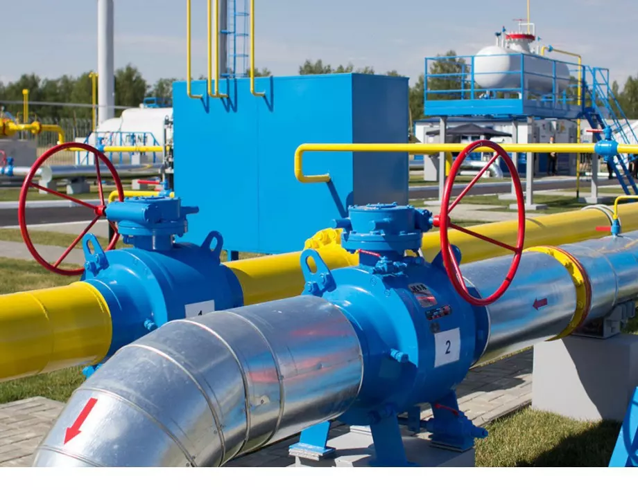 КЕВР пита държавните дружества как ще гарантират доставки на газ за зимата и къде са неустойките за руския газ