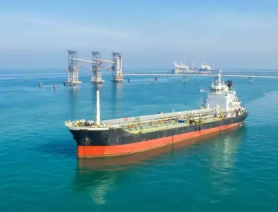Иран задържа чуждестранен танкер с 11 млн.литра контрабандно гориво 
