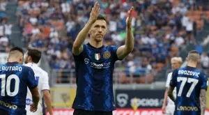 Интер се развихри за едно полувреме, но титлата отиде в Милан