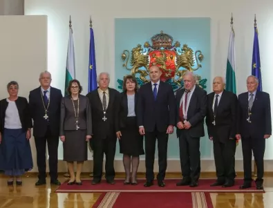 Президентът удостои шестима български учени с висши държавни отличия