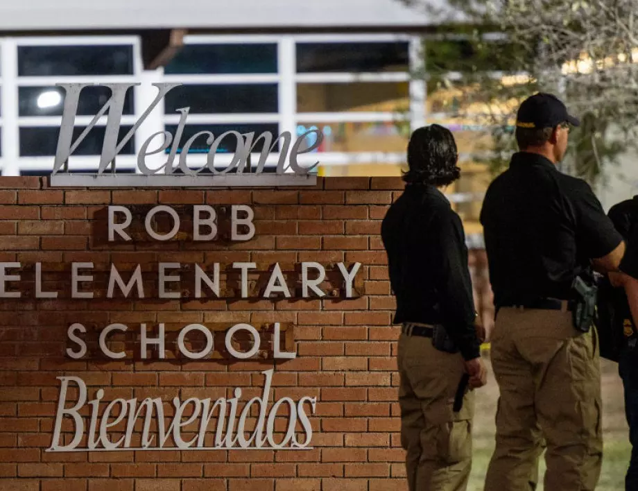 Съпругът на убита при масовата стрелба в Тексас учителка почина от скръб
