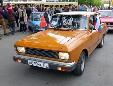 Продажбите на нови автомобили в Русия се сринаха драстично