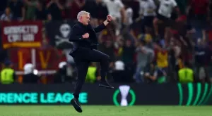 Рома печели битката за класен нападател, станал свободен агент 