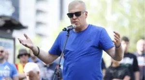 {{ otherArticle[0].article.title }}