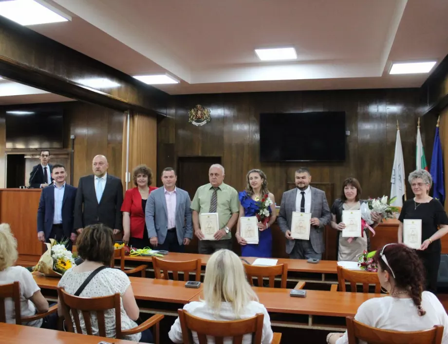 Връчиха почетните отличия „Неофит Рилски“ в Русе
