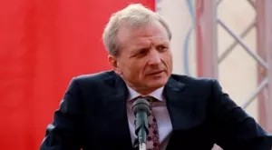 {{ otherArticle[0].article.title }}