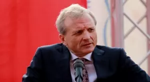 {{ otherArticle[0].article.title }}