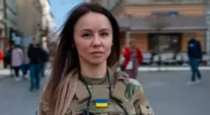СНИМКИ: Красива норвежка ексдепутатка воюва 3 месеца за Украйна