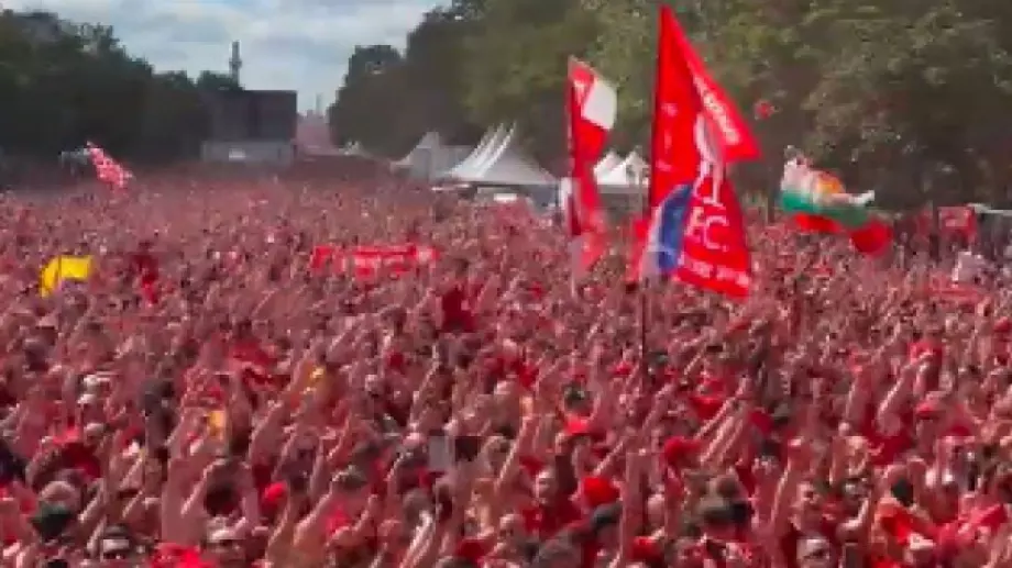 ВИДЕО: Хиляди фенове заляха Париж, българско знаме се вее до "Стад дьо Франс"