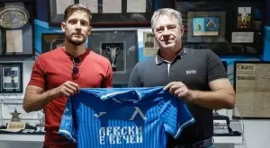 {{ otherArticle[0].article.title }}