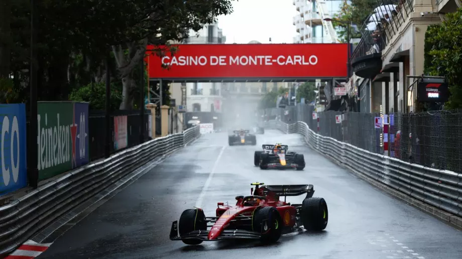 Ред Бул надцака Ферари в маратонско състезание в Монако, големият губещ е Шарл Льоклер