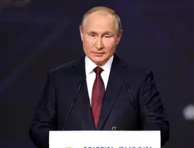 Великодушието на Путин: Дава на руснаците да откупят до 1000 замразени от Запада долара
