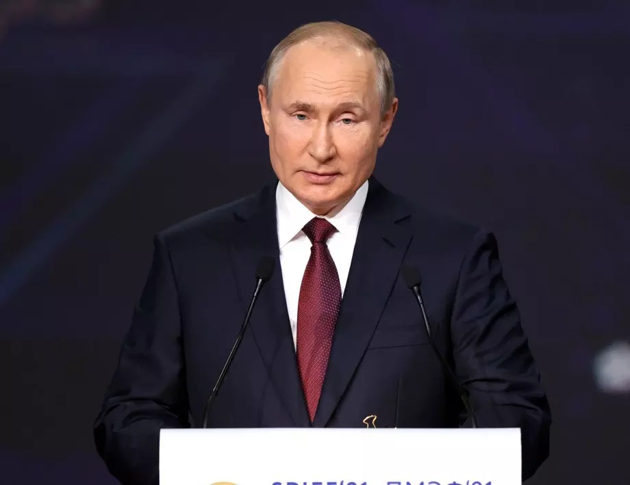 Великодушието на Путин: Дава на руснаците да откупят до 1000 замразени от Запада долара