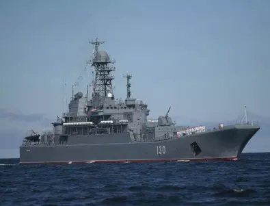 Пак пуши: Сигнал за взрив на борда на руски военен кораб (ВИДЕО)