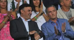 {{ otherArticle[0].article.title }}