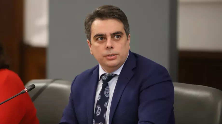 "Лошо предложение" и "стъпка назад": Критики на опозицията за издигането на Асен Василев за премиер