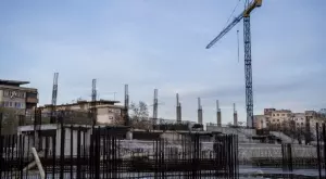 {{ otherArticle[0].article.title }}