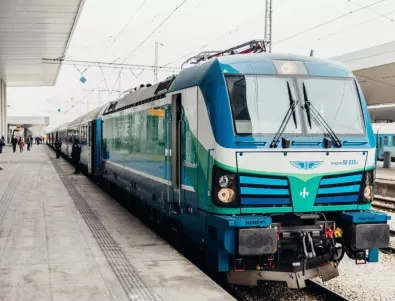 Над 22 200 допълнителни места във влаковете осигурява БДЖ за поредицата от почивни дни