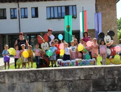 Близо 300 малчугани се включиха в отбелязването на Деня на детето в Тетевен