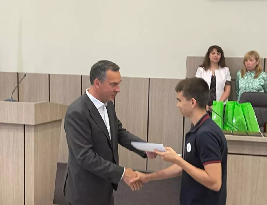 Наградиха 300 бургаски ученици за помощта им на Европейското първенство по ушу