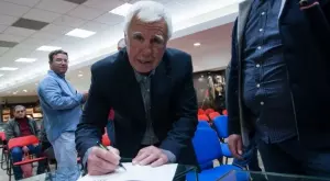 {{ otherArticle[0].article.title }}