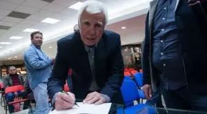 {{ otherArticle[0].article.title }}