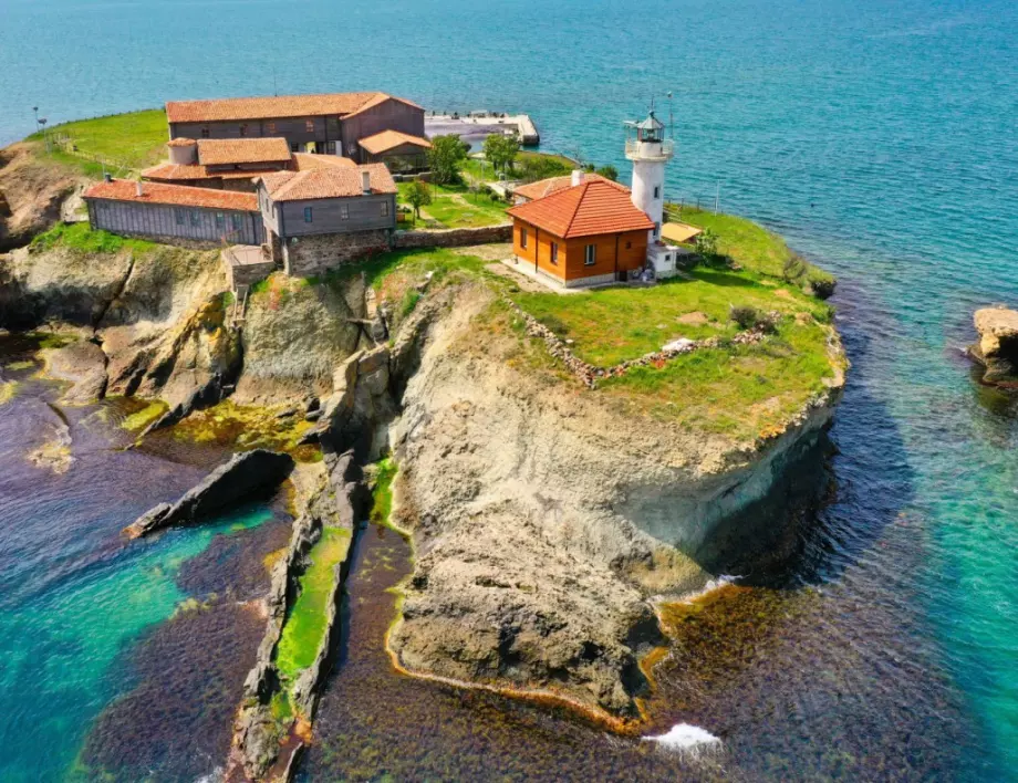 Остров "Света Анастасия" открива сезона с миди на тенекия, бира и музика
