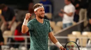 Рууд с исторически триумф, жена прекрати ½-финала на „Ролан Гарос“ (СНИМКИ)